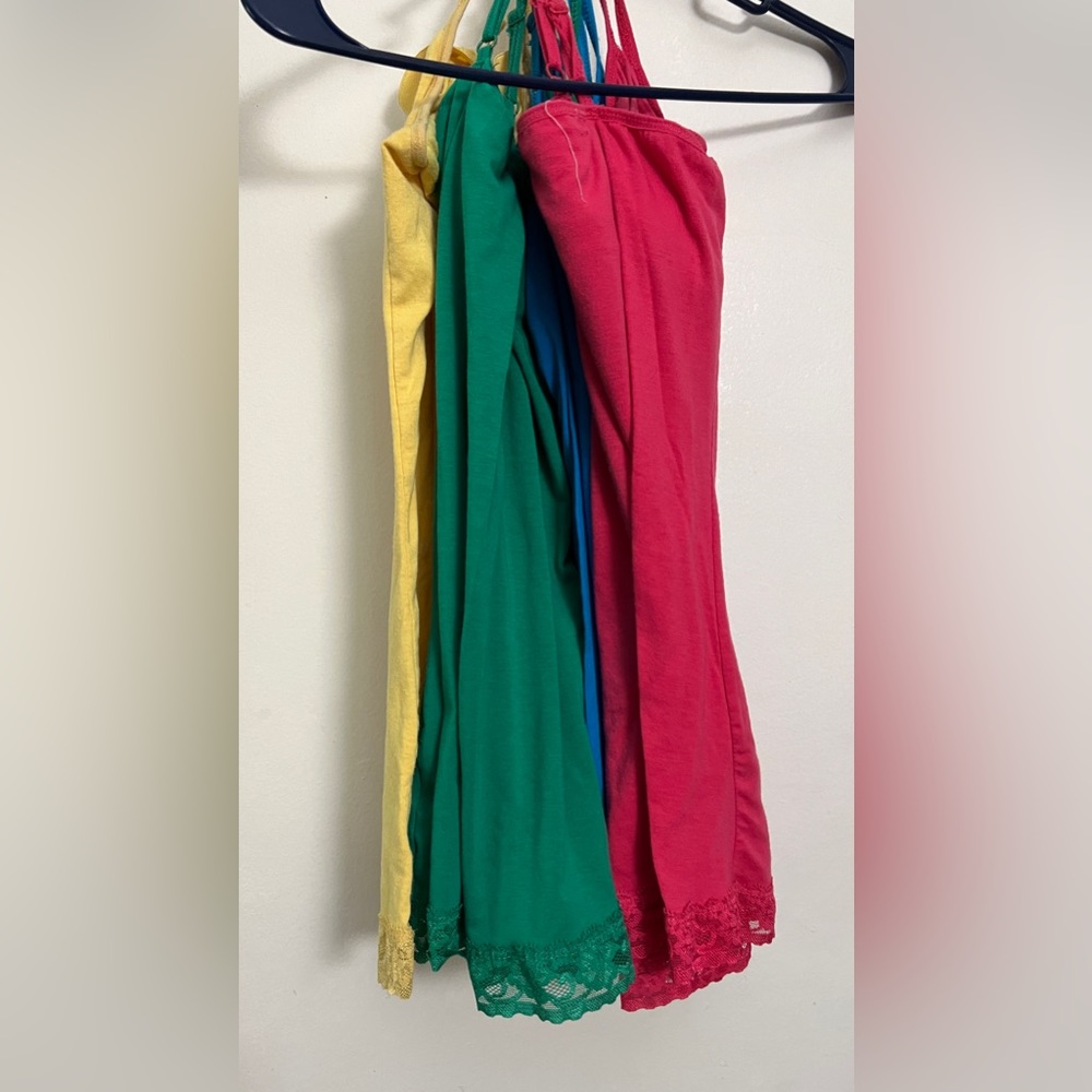 Bundle of 4 spaghetti strap tanks plus one free green tank